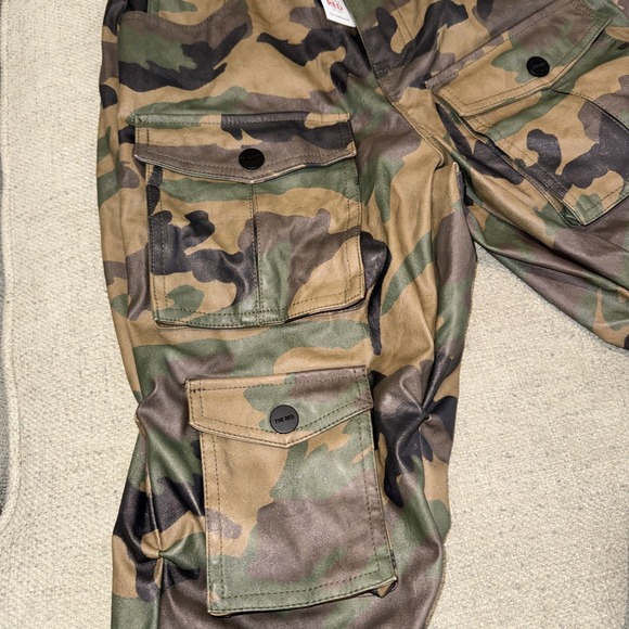 Women's "Smoke Rise Red" Camo Cargo Pants in Size M NWT - Picture 3 of 7